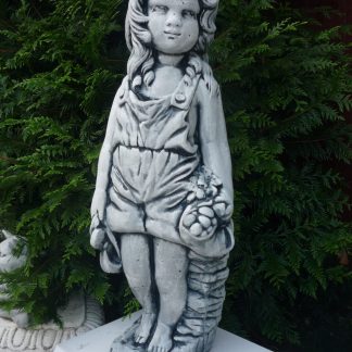 Fetiță cu coșul mare-cod- S 07-patinat/alb