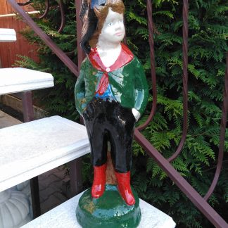 Statuetă băiat cu șapcă-cod-S13-colorat/patinat/alb-