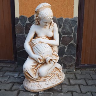 Fata cu ulciorul-cod- S 04