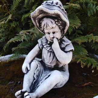 Fetita cu degetul in nas-cod-S 08- patinat/alb-